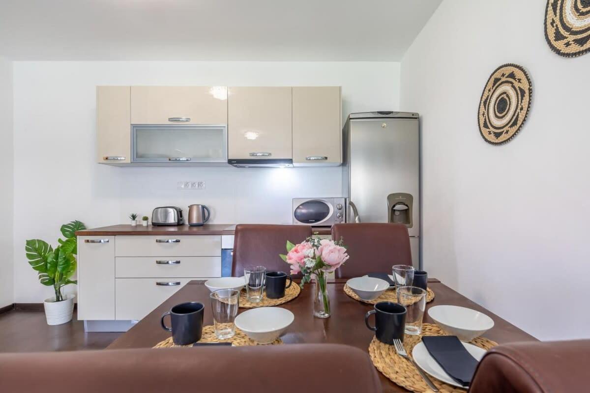 Sunny Balcony - Cute And Cozy Apartment Budapest
