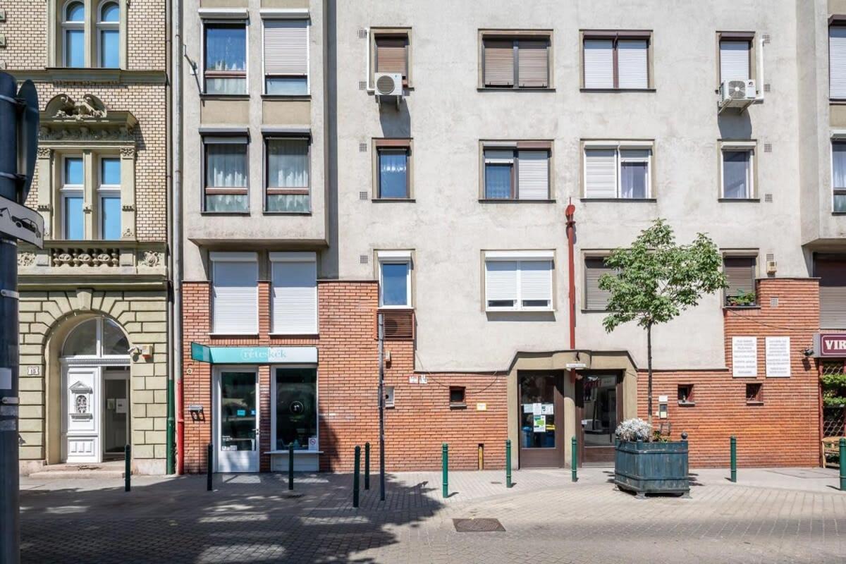 Sunny Balcony - Cute And Cozy Apartment Budapest