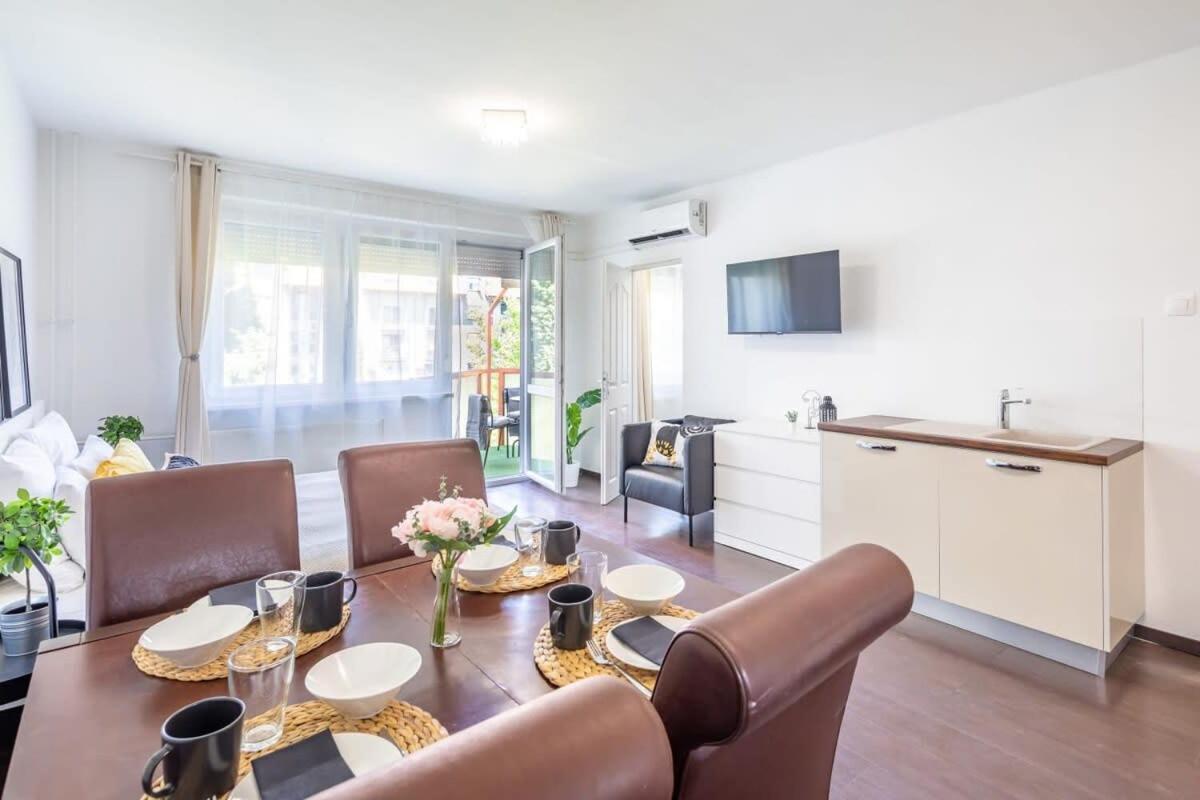 Sunny Balcony - Cute And Cozy Apartament *