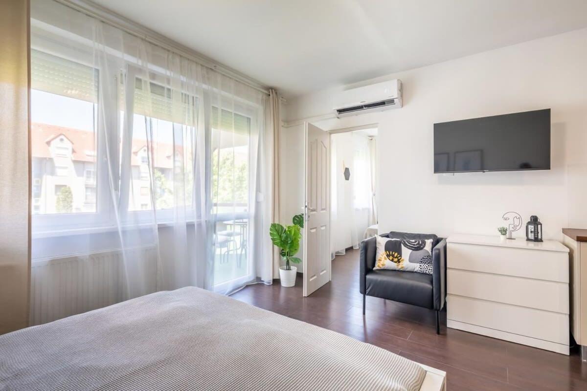 Sunny Balcony - Cute And Cozy Apartament *